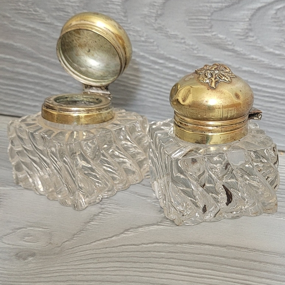 💎 Pair of 1800s Crystal & Brass Inkwells - Polished Vintage Classic Calligraphy - Picture 3 of 9
